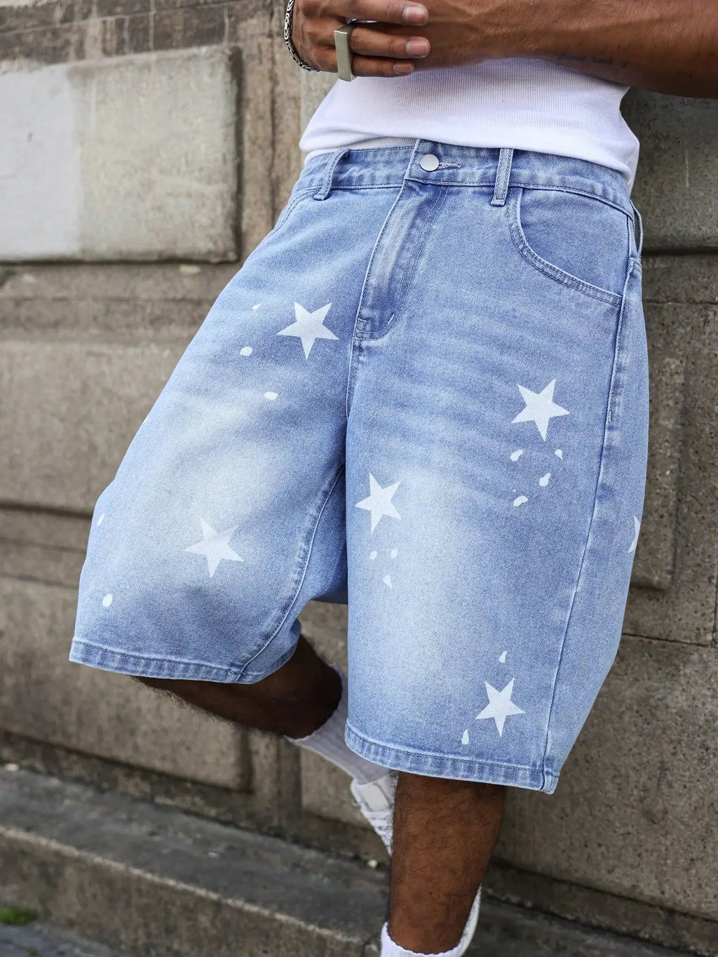 Men's Blue Denim Shorts for Spring and Summer, with Stars Printed on the Legs, Are Stylish and Simple to Match