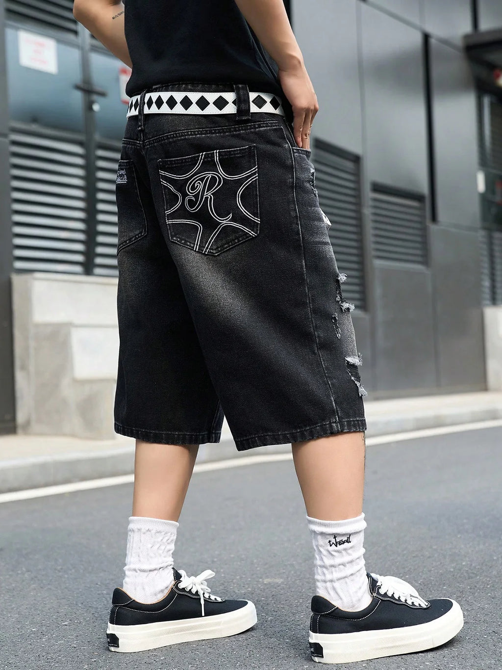 Men's Vintage Black Frayed Distressed Ripped Baggy Embroidered Knee-Length Denim Short    ts