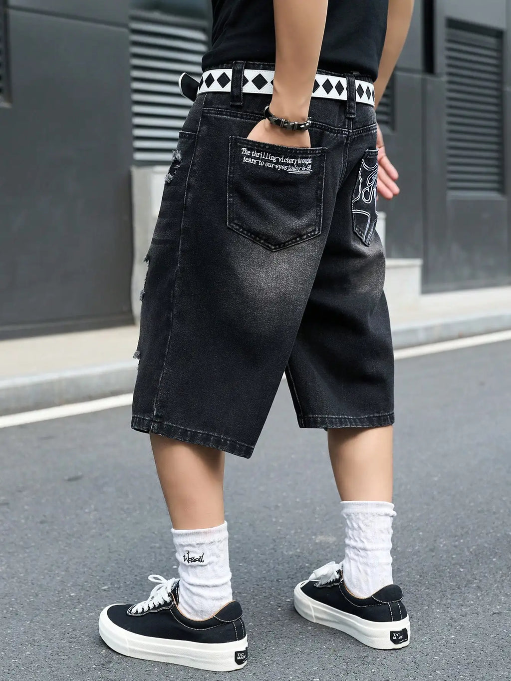 Men's Vintage Black Frayed Distressed Ripped Baggy Embroidered Knee-Length Denim Short    ts